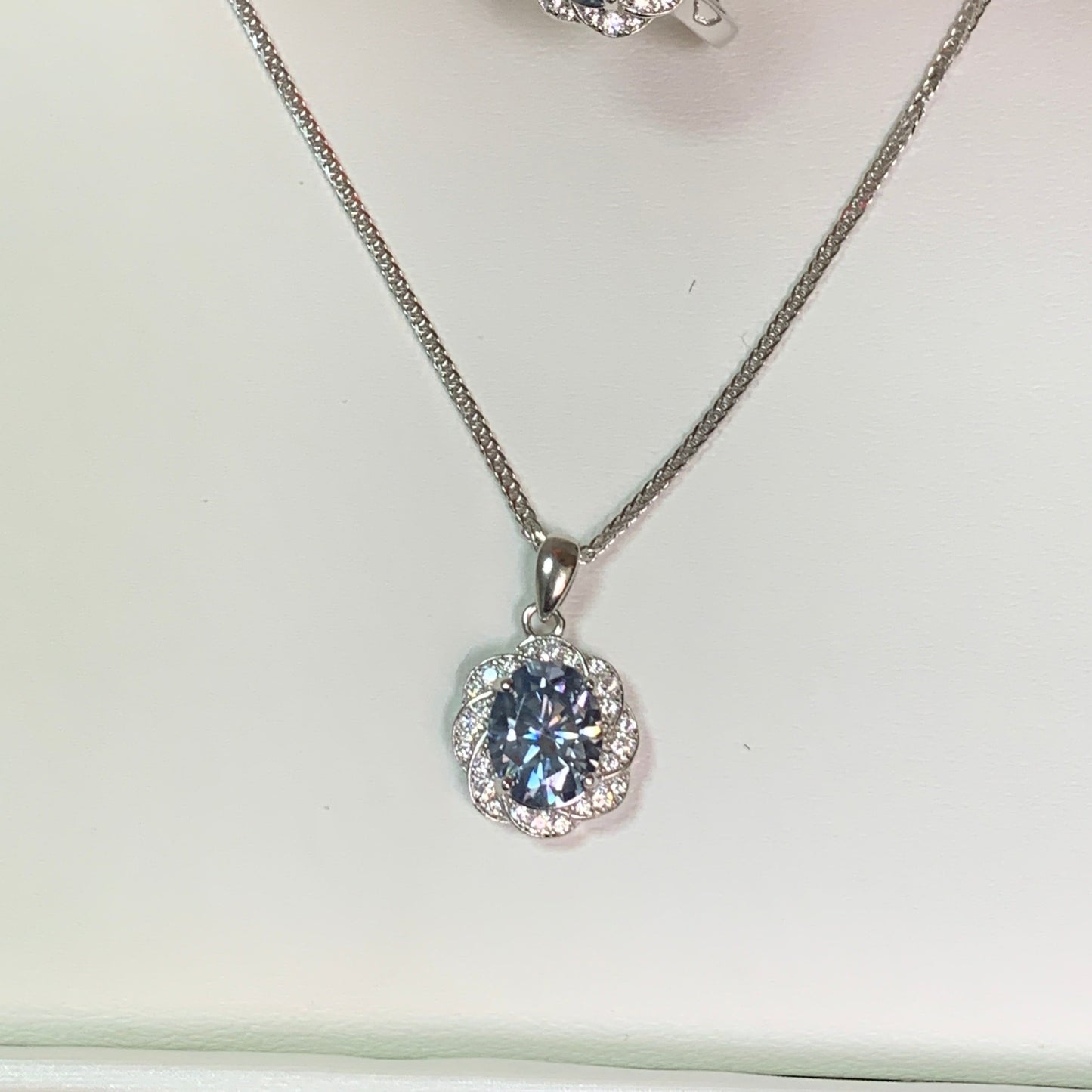 (Doreen) 「Buy 1 get one pair earrings for free」2CT Moissanite 925 sterling silver necklace