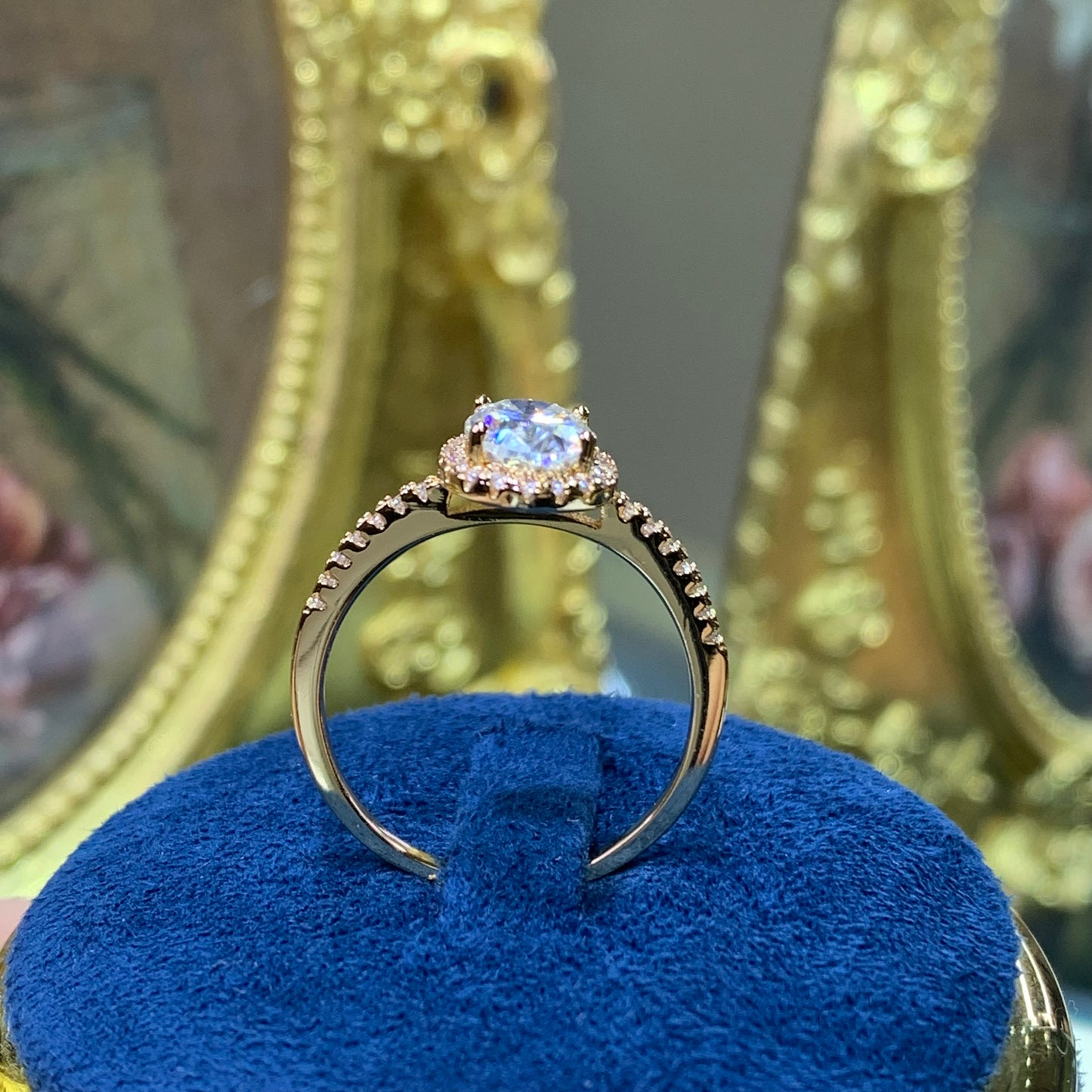 (Ona) 「Buy 1 get 1 Vshape band ring for free」rose gold 18K plated 1.5CT Moissanite gemstone ring