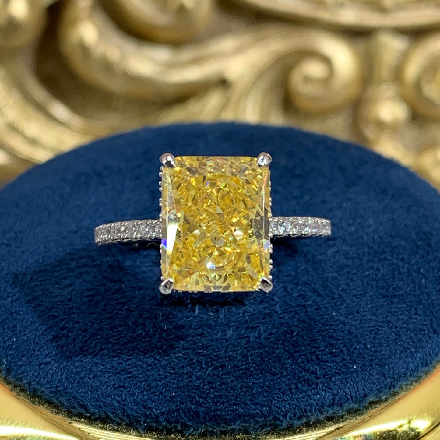 (Barbie) 「Buy 1 get 1 band ring for free」4CT Cube zircon Gemstone ring